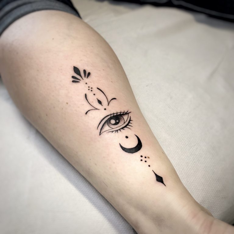 Tatuaggi fine line e minimal a vasto. Vasto marina