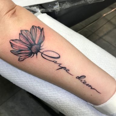 Noblank Tattoo, tatuaggio fine line e minimal a vasto marina. Linee sottili