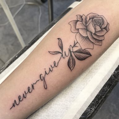 Noblank Tattoo, tatuaggio fine line e minimal a vasto marina. Linee sottili