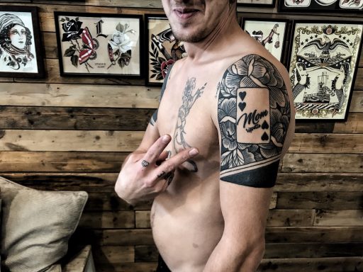 Noblank Tattoo, tatuaggio bianco e nero a vasto marina, black tattoo