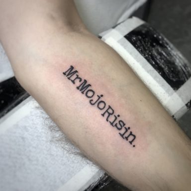 Noblank Tattoo, tatuaggio fine line e minimal a vasto marina. Linee sottili
